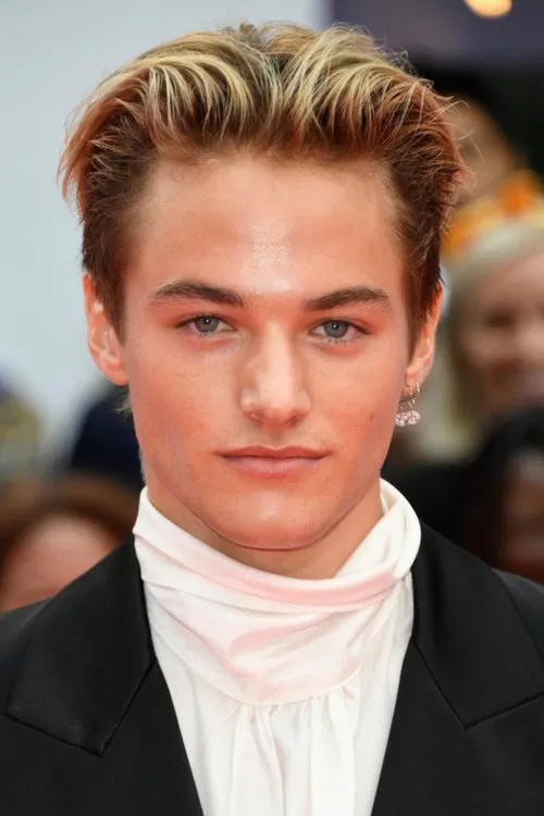 Photo of Mitchell Hoog