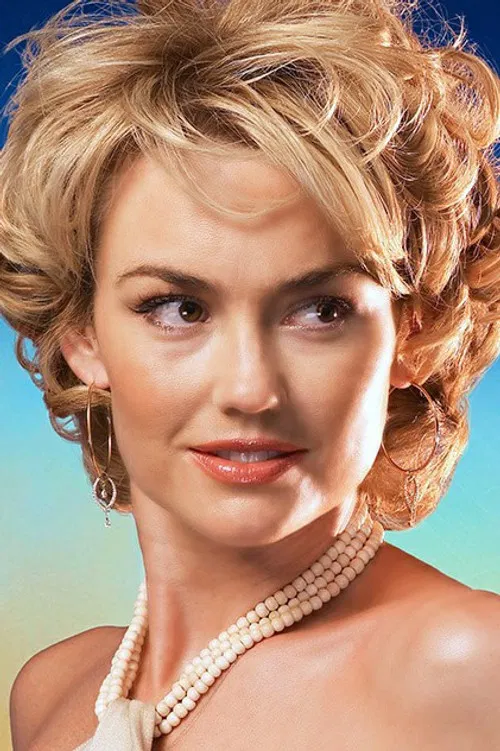 Photo of Kelly Carlson
