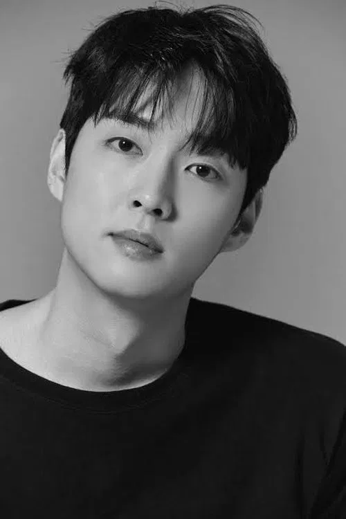 Photo of Kang Young-suk